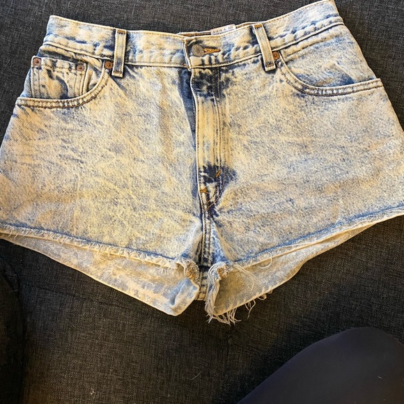 SOLD Levi jean shorts, both size 4, vintage style, no damage - Picture 7 of 7
